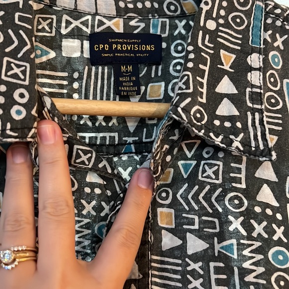 Men’s UO Button Up - Picture 2 of 3